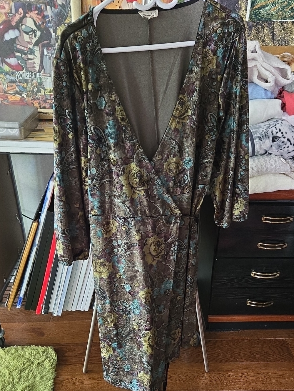 Floral Wrap-Style V-Neck Dress in Brown and Teal